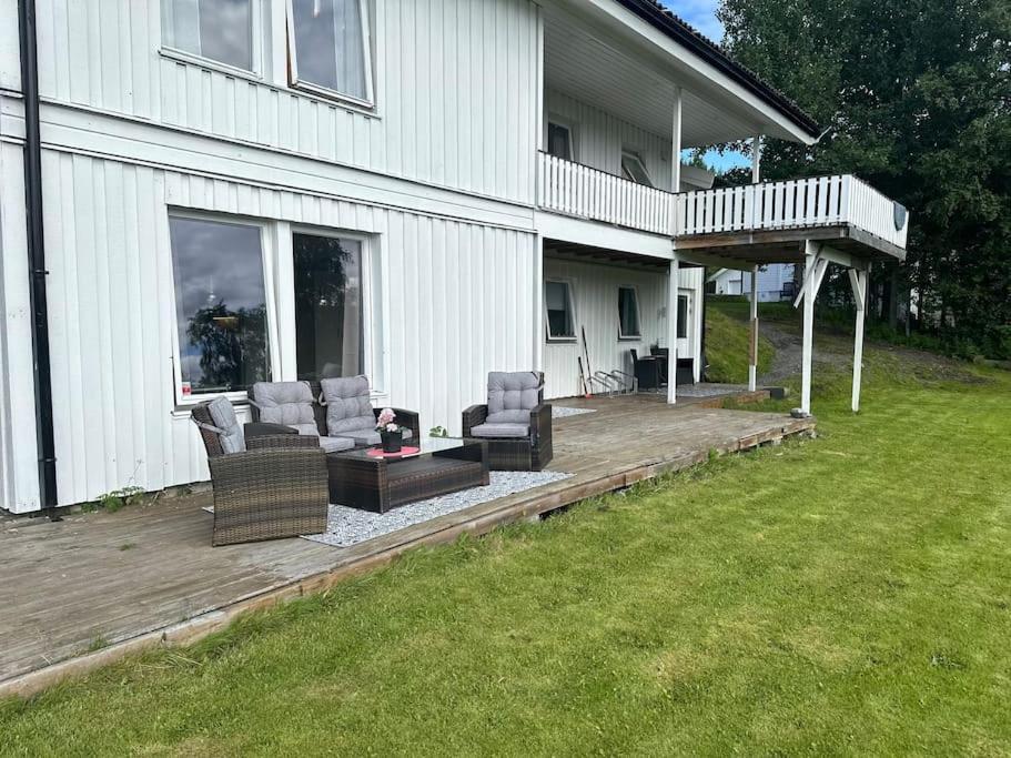 Midt I Hjerte Av *